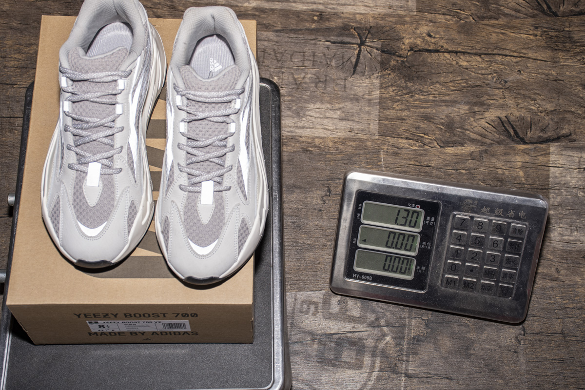 A8 700V2 银灰 Yeezy Boost 700 V2 Static