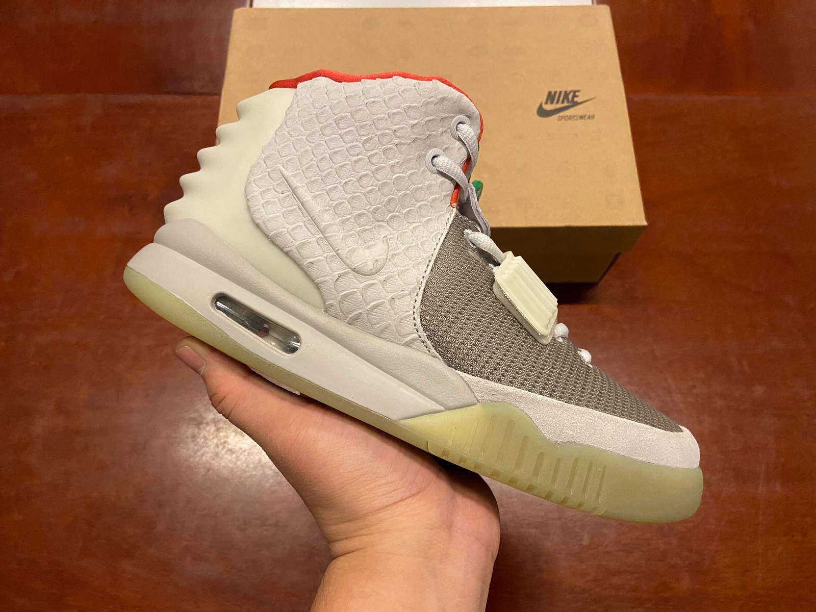 耐克椰子篮球鞋 灰白 Nike Air Yeezy 2 Platinum